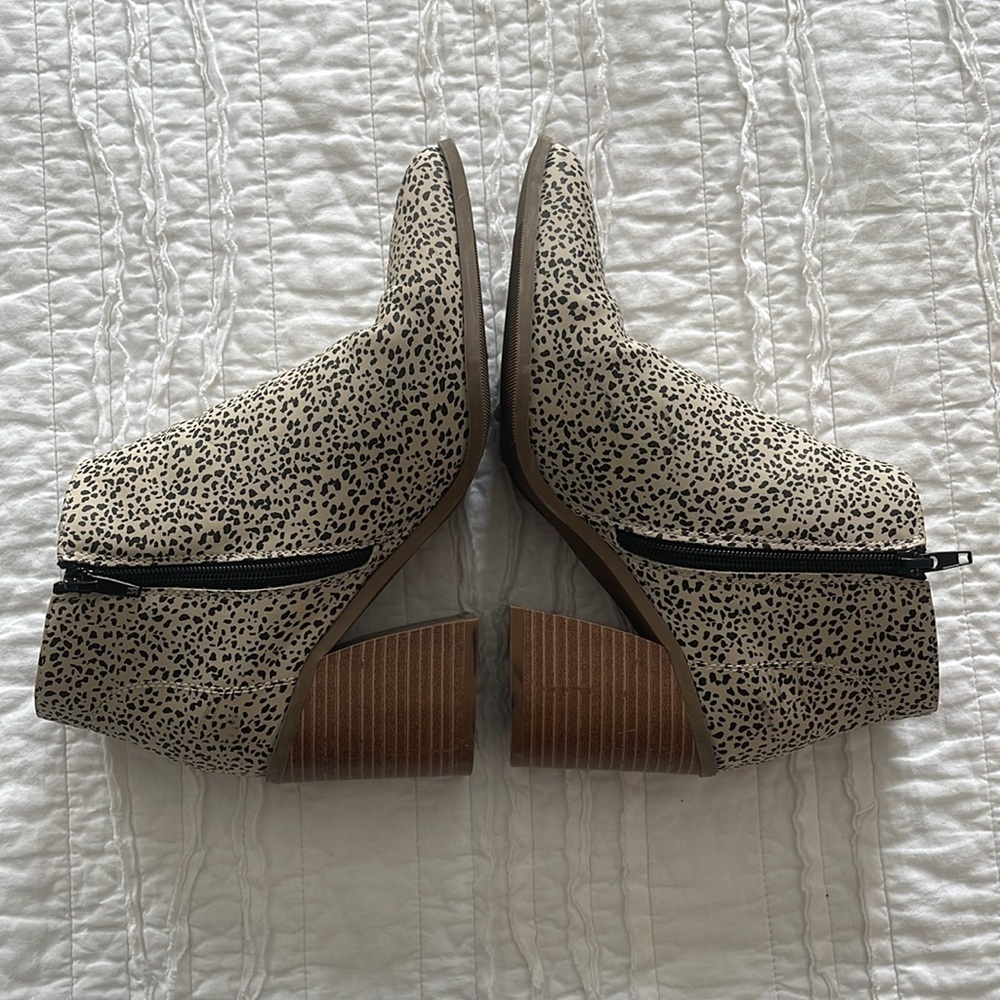 Spotted Pointed Toe Booties - Picture 2 of 5
